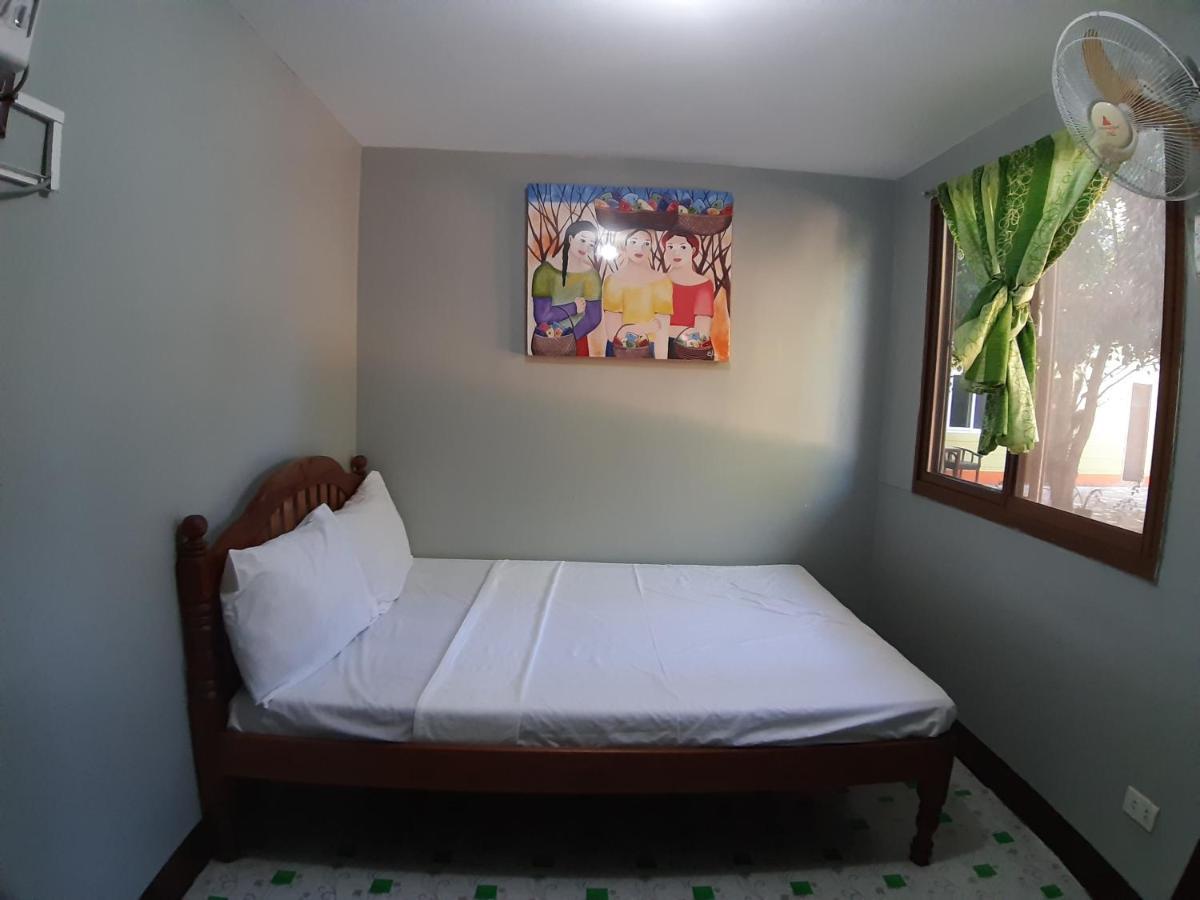 Oyo 671 Natua'S Cabin Hotel Puerto Princesa Eksteriør billede